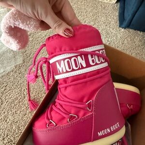 Moon Boot Fuchsia and White Winter Boots kids